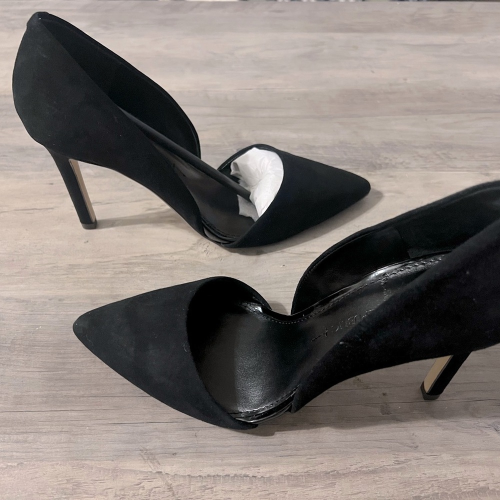1. Banana Republic black velvet sz 6 1/2 pumps